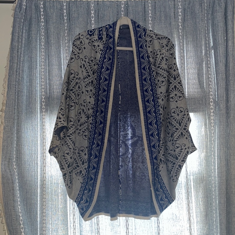 Super cute cardigan/shrug from Francesca‘s.